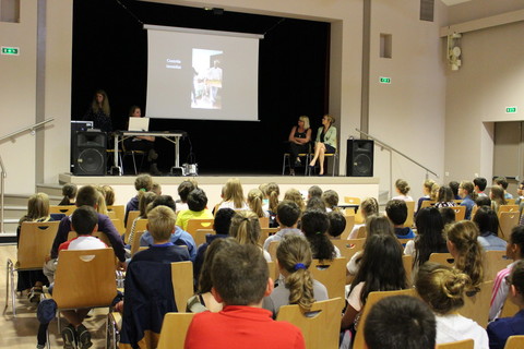 Projection du film relatif au gaspillage alimentaire auprès des écoliers de l'école élémentaire Louis Lemonnier